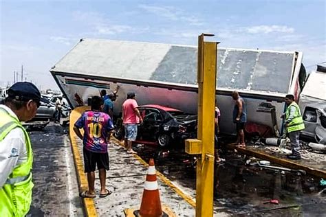 La Libertad M Ltiple Choque En Peaje Chicama Deja Personas Muertas Y