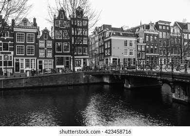 Water Canal Aka Gracht Narrow Houses Stock Photo 687583417 Shutterstock