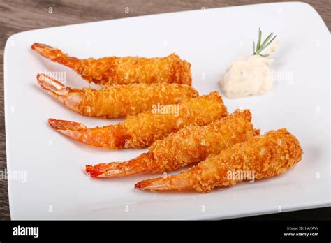 Sex Croustillant De Crevette Tempura Avec Une Sauce à L Ail Photo Stock Alamy