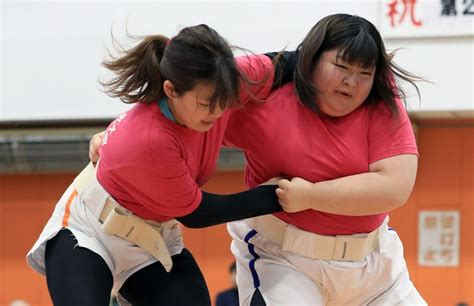 毎小ニュース：地域 女相撲 まこデラックス山優勝 毎日新聞