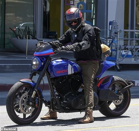 EXCLUSIVE Actor Keanu Reeves Steals Hearts On The Streets As Star