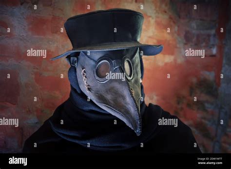 Plague Mask Hat And Costume Of Medieval Doctor Stock Photo Alamy