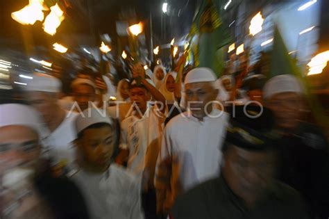 Pawai Obor Sambut Bulan Suci Ramadhan Di Makassar ANTARA Foto