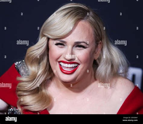 Hollywood Los Angeles California Usa October 15 Actress Rebel Wilson Wearing A Badgley