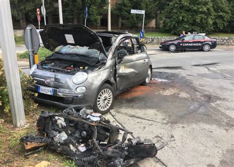 Aosta Scontro Tra Scooter E Auto In Via Parigi I Mezzi Sincendiano