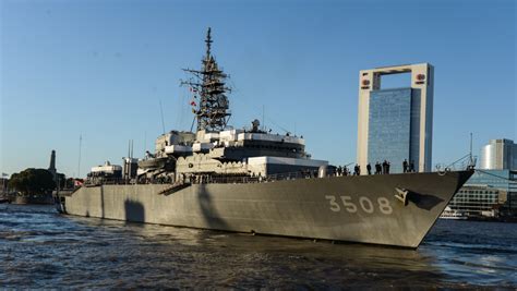 Buques de la Marina de Autodefensa del Japón arribaron al puerto de