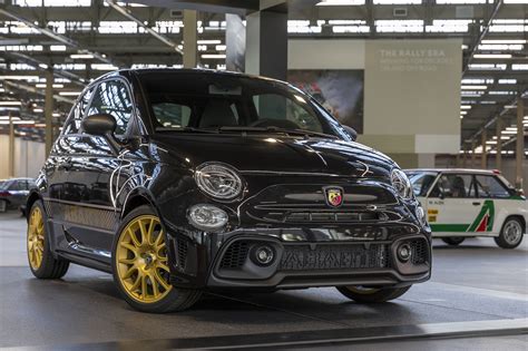 El Abarth 695 75 Anniversario Es La Estrella Principal De La