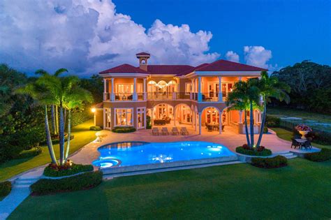 Exquisite Palm Beach Gardens Residence With Amazing Price Reduction