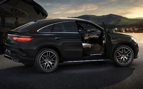 2019 Mercedes-Benz GLE Coupe vs. BMW X6 | Compare SUV Engines, Features