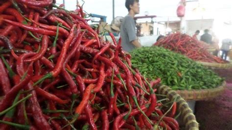 Pedagang Di Pasar Pagi Cirebon Akui Harga Cabai Selalu Naik Setiap