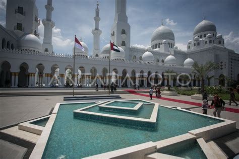 MASJID HADIAH PRESIDEN UEA UNTUK PRESIDEN JOKOWI ANTARA Foto