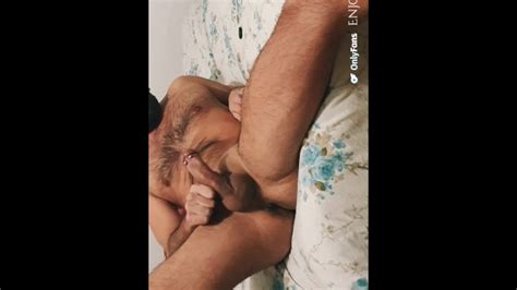 我一个人在我的房间里自慰 Pornhub Gay