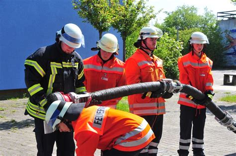 Con Nect De Calenberger Online News Feuerwehr Nachwuchs Erlernt