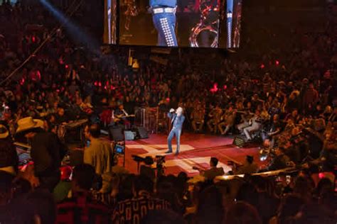 Culiacán canta y se encanta con ALEJANDRO FERNÁNDEZ en el Palenque