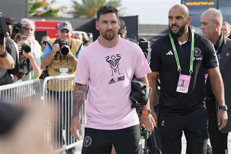 Lionel Messi Asisti Al Partido Del Inter Miami Con Una Bota Ortop Dica