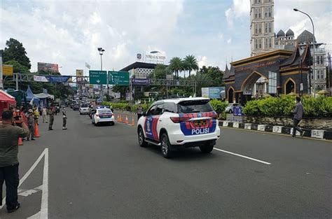 Hari Kedua Lebaran Kendaraan Masuk Ke Kawasan Puncak