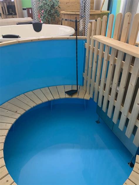 Hot Pot Cm Mit PP Wanne In Blau Ab Expo Fast Wie NEU Kaufen Auf Ricardo