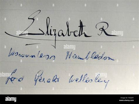 Signature of Queen Elizabeth II of the United Kingdom (1926-) Queen of ...