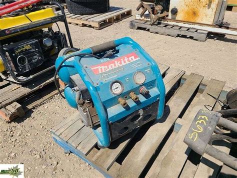 Makita Air Compressor Qty 1 Michener Allen Auctioneering Ltd