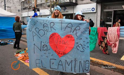 Pañuelos verdes y celestes las imágenes de la vigilia frente al congreso