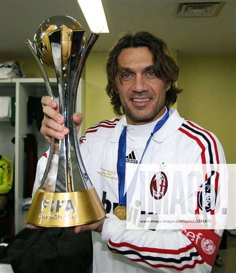 Klub Weltmeister 2007 Kapitän Paolo Maldini AC Mailand präsentiert