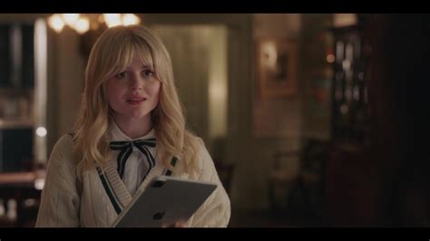 Apple Ipad Tablet Held By Emily Alyn Lind As Audrey Hope In Gossip Girl