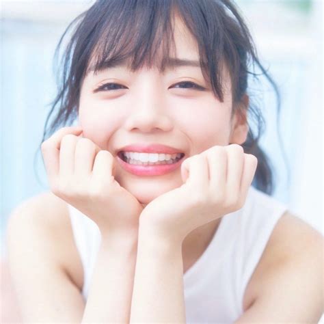 日向坂46 齊藤京子1st写真集「とっておきの恋人」公式 On Instagram “【アザーカット】 通常版カバーのご機嫌きょんこ🧸バージョンです🎀 頬杖女子のかわいさ無限大♾🥰 齊藤