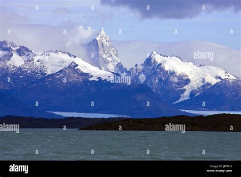 Lago Argentino Hi Res Stock Photography And Images Alamy