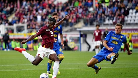 Torino Grave Infortunio Per Zapata Rottura Del Crociato E Del Menisco