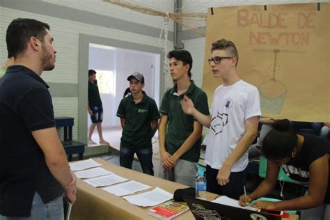 Feira Do Conhecimento Surpreende Experimentos E Projetos