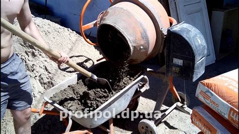 Работа с бетономешалкой: приготовление бетона, очистка от застывшего ...