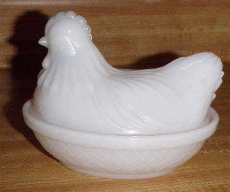 Vintage White Hen On Nest Milk Glass Chicken Covered Jewelry Trinket Dish 4 White Vintage