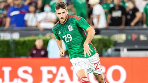 Así reaccionó Santi Giménez tras ser cortado por la Selección Mexicana