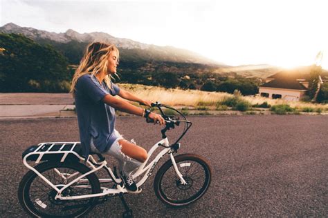 Foto Gratis Ruota Bella Ragazza Donna Asfalto Bicicletta Capelli