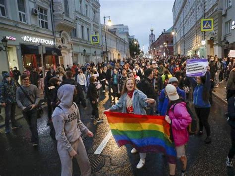 Propaganda Gay Vietata Anche Tra Adulti In Russia Corriere It