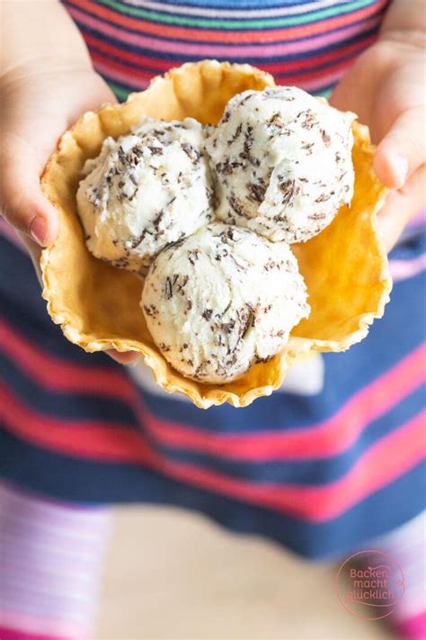 Einfaches Stracciatella Eis Backen macht glücklich