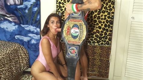 BIG BOOB BABE VS PORNSTAR CHAMPION IN MAN VS WOMEN FULL NELSON WRESTLING HOLD CHALLENGE MATCH