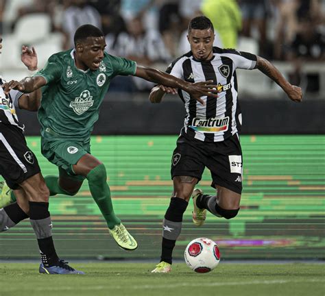 Rafael Do Botafogo Sofre Grave Les O E Passar Por Cirurgia Futebol