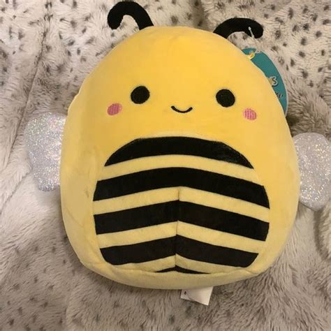 Bee Squishmallow Sunny 🤑 In 2022 Bee Plushies Squishies