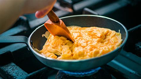 Heres Why Your Scrambled Eggs Really Turned Gray In Color