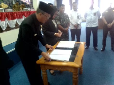 Rapat Paripurna Ii Sidang Ke Iv Dprd Kota Pagar Alam Pada Agenda