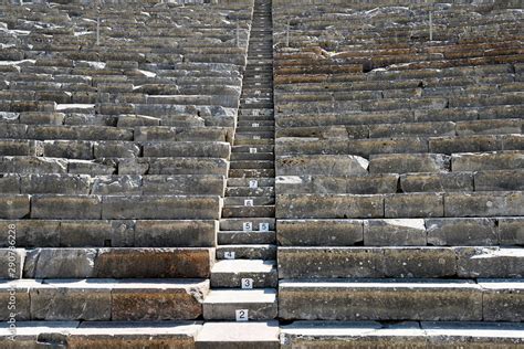 Theater Von Epidauros Peleponnes Griechenland Stock Photo Adobe Stock