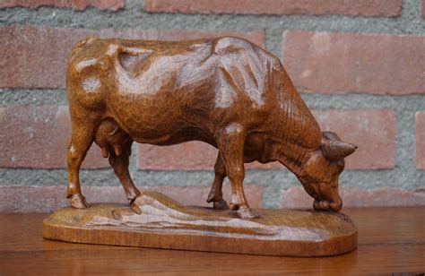 Finest Quality Antique Hand Carved Nutwood Swiss Black Forest Cow