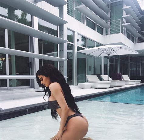 Sexy Kylie Jenner Nude Booty