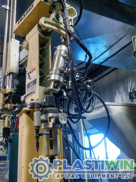 Used Yushin Hopiii M750 Robot Sprue Picker For Sale Plastiwin Capital