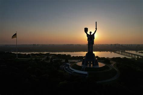 Ukraine Replaces Soviet Symbols On Kyivs Iconic Motherland Monument