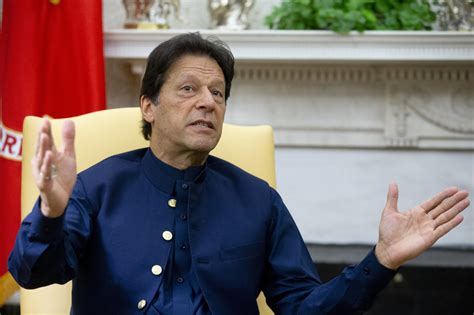 Army Tightens Grip On Pakistan As Imran Khans Popularity Wanes Bloomberg