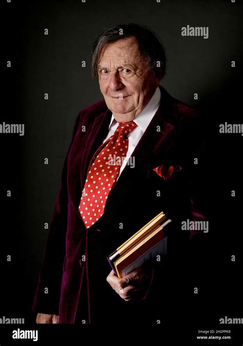 Barry Humphries Hi Res Stock Photography And Images Alamy