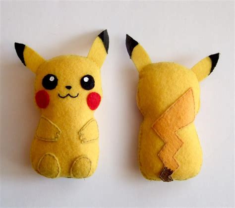 Super Cute Pikachu Felt Plushie 1250 Via Etsy Felt Plushie