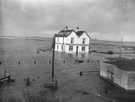 21 Devastating Photos Of The North Sea Flood Of 1953